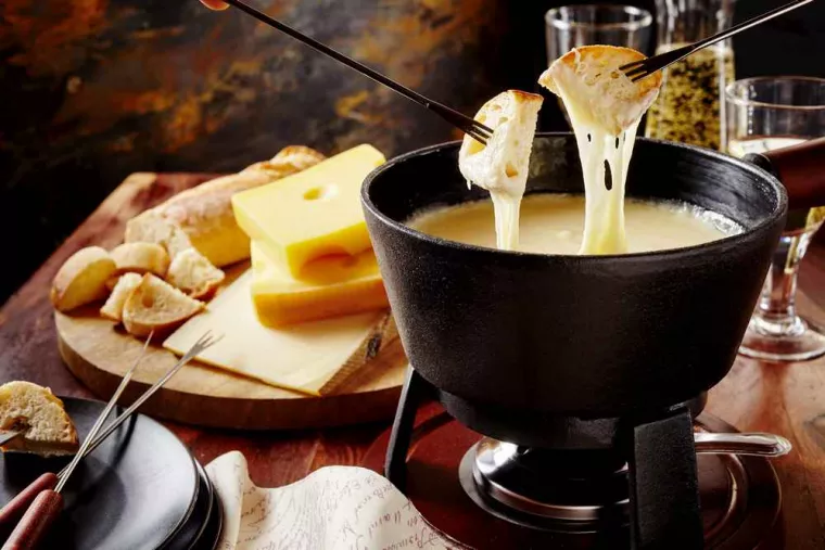 Restaurant où manger une fondue aux champignons entre amis à la montagne, La Chapelle-d'Abondance, La Taverne d'Ici et d'Ailleurs