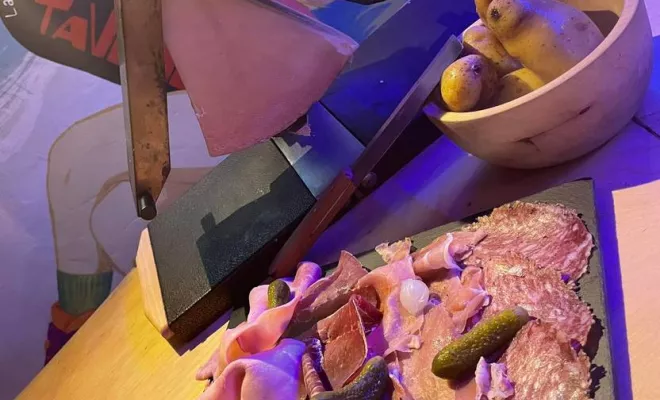 Restaurant traditionnel, La Chapelle-d'Abondance, La Taverne d'Ici et d'Ailleurs